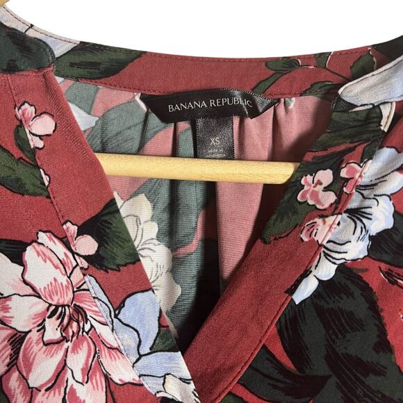 Banana Republic Red Floral Print 3/4 Long Sleeve Split V-Neck Popover Blouse XS - Picture 2 of 9